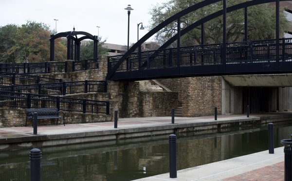 VISIONS EATERY & LOUNGE by null