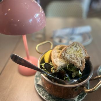 Bar La Rue - Mussels - Bars Near Me - Chicago, Illinois