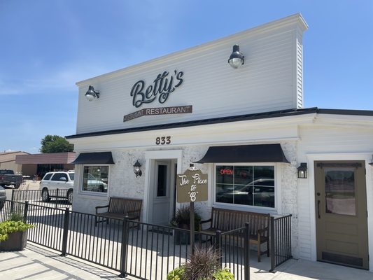 Betty's by null