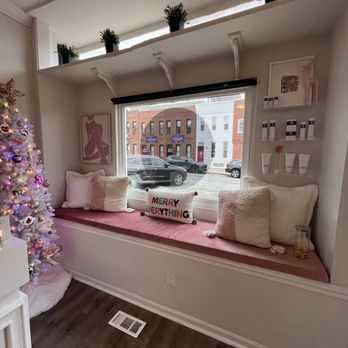 Melted Wax & Skin - Waiting area. - Waxing Near Me - Baltimore, Maryland