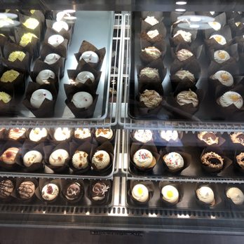 La Zucre Cake Boutique - So many options - Cupcakes Near Me - Orlando, Florida