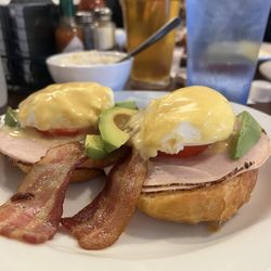 Mid Cities Cafe - Crossaint Benedict