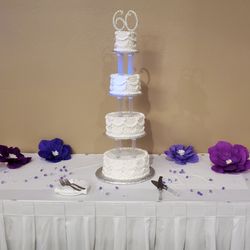 D&G Occasions - Thanks to the employees I found the clear pillars and appropriate sized plates needed.