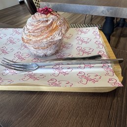 Lemon raspberry cruffin 6.9.26