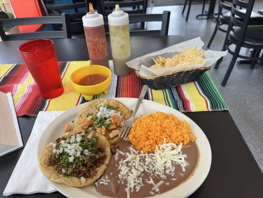 Iker's Tacos by null