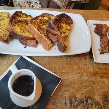 The Dearborn - Fench toast and bacon - New American Near Me - Chicago, Illinois