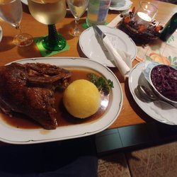 Weinhaus Spielberg - Halbe Ente mit Blaukraut