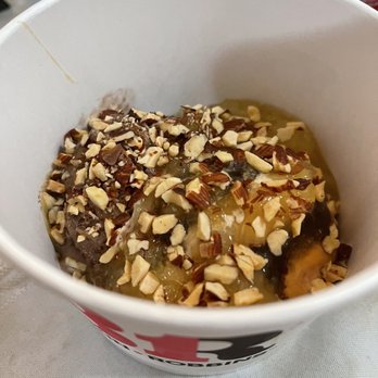 Baskin Robbins - 2-scoop ice cream sundae - Ice Cream & Frozen Yogurt Near Me - Daly City, California Baskin Robbins - 2-scoop ice cream sundae - Ice Cream & Frozen Yogurt Near Me - Daly City, California
