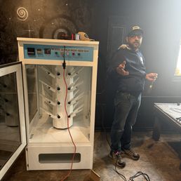 An electrician came and quickly fixed our Chinese equipment. He's a good mechanic. I recommend him.