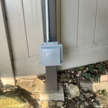 Longfellow Electric - Outdoor outlet box. - Electricians Near Me Longfellow Electric - Outdoor outlet box. - Electricians Near Me
