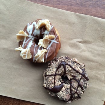 Trou de Beigne - Pâte à biscuit et espresso, format scout - Donuts Near Me - Montreal, Quebec Trou de Beigne - Pâte à biscuit et espresso, format scout - Donuts Near Me - Montreal, Quebec