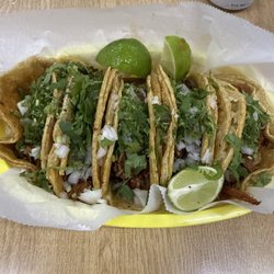 Yolis Supermarket - 3 tacos de suadero and 2 de chorizo