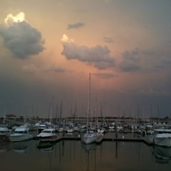Le Bistrot Du Port - et en sortant : "Le Crépuscule des Dieux"