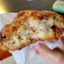 Paula's Donuts - Cinnamon glazed donut