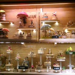 誠品生活 - Want a musical box with your books?