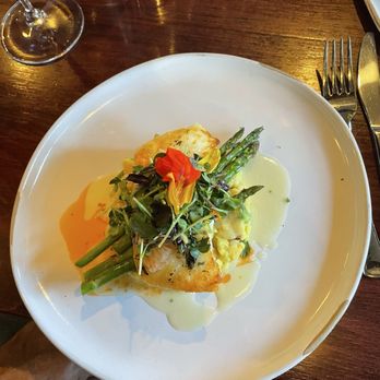 Gogi's Restaurant - Encrusted Halibut - American Near Me - Jacksonville, Oregon