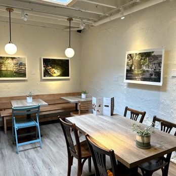 Icha Tea - a dining room with a skylight - Bubble Tea Near Me - Toronto, Ontario