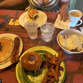 Sunrise Memphis - Biscuits and Biscuits & Gravy Bowl and a fried honey chicken biscuit - Breakfast & Brunch Near Me - Memphis, Tennessee