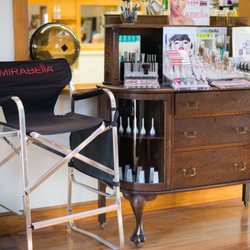 Jon Val Salon - Make-up application and instruction