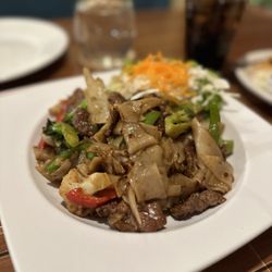 Ying's Thai-Sushi - Drunken Noodles