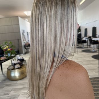 Ceciliak Hair - Lived in blonding - Hair Stylists Near Me - Tracy, California