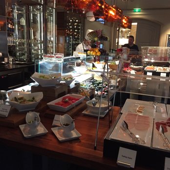 Four Seasons Hotel - Delicious breakfast buffet - Hotels Near Me - Prague, Puerto Rico