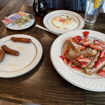 Madison Cafe and Grill - French Toast sausage eggs - Lebanese Near Me - Edgewater, New Jersey
