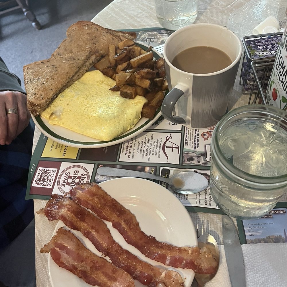 Quabbin Woods Restaurant - New American Near Me - Petersham, Massachusetts