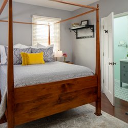 Three Daughters Inn - The beautiful queen bed is handmade by Amish craftsmen