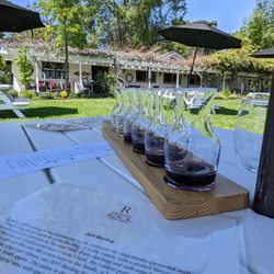 Indian Rock Vineyards - Tasting flight with description