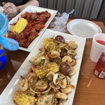 Cajun Deli - Cajun/Creole Near Me - Brooklyn Park, Minnesota