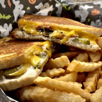 Tipsy Cheese - a grilled cheeseburger and french fries - Food Trucks Near Me Tipsy Cheese - a grilled cheeseburger and french fries - Food Trucks Near Me