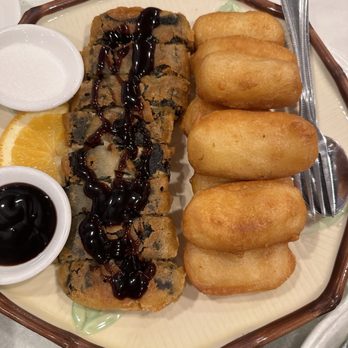 Sun Bo Kong Vegetarian Restaurant - deep fried combo (soya milk & seaweed roll), the soy milk tasted better than the seaweed roll - Vegetarian Near Me - Vancouver, British Columbia