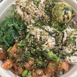 California Bowl with additional fresh salmon cubes