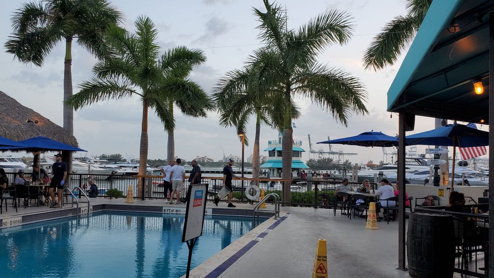 Monty's Sunset - South Beach