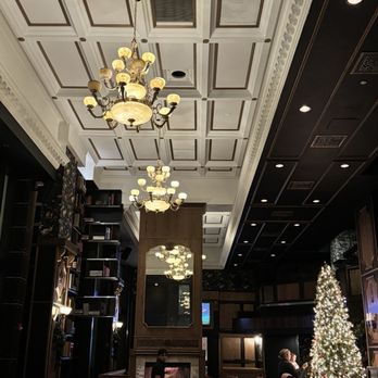 Monarch & Lion - Restaurant area - British Near Me - Chicago, Illinois Monarch & Lion - Restaurant area - British Near Me - Chicago, Illinois