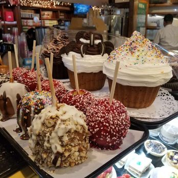 Kitchen Kabaret - LQQK at those desserts! - Delis Near Me - Roslyn Heights, New York
