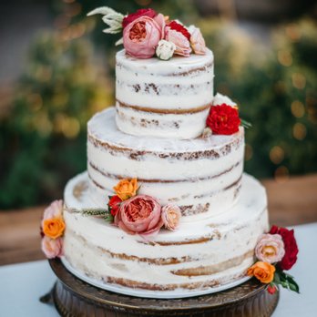 Mim's Bakery - Custom flavor: sour cherry & marzipan;  Flowers by Molly Ryan Floral; Photo Credit: Russ Levi Photography | russlevi.com - Bakeries Near Me - Chico, California