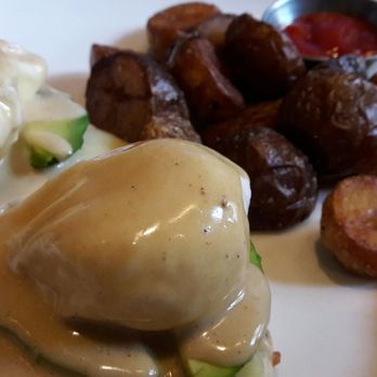 CRAFT Beer Market Edmonton - White cheddar and avocado eggs benedict. - Canadian (New) Near Me - Edmonton, Alberta