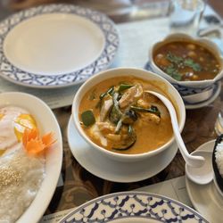 Phuket Pavilion - Mango sticky rice Tom yum hed hang Red curry