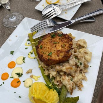 Bavarian Inn - Bavarian Inn Crab Cakes - Hotels Near Me - Shepherdstown, West Virginia
