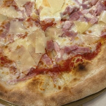 La Piazza - Carbonara pizza - Venetian Near Me - Venezia, VE