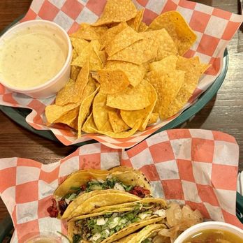 Que Tal Pollo - Two orders of street tacos (Al pastor, carne asada, carnitas, & molida) with chips & queso - Mexican Near Me - Blue Springs, Missouri