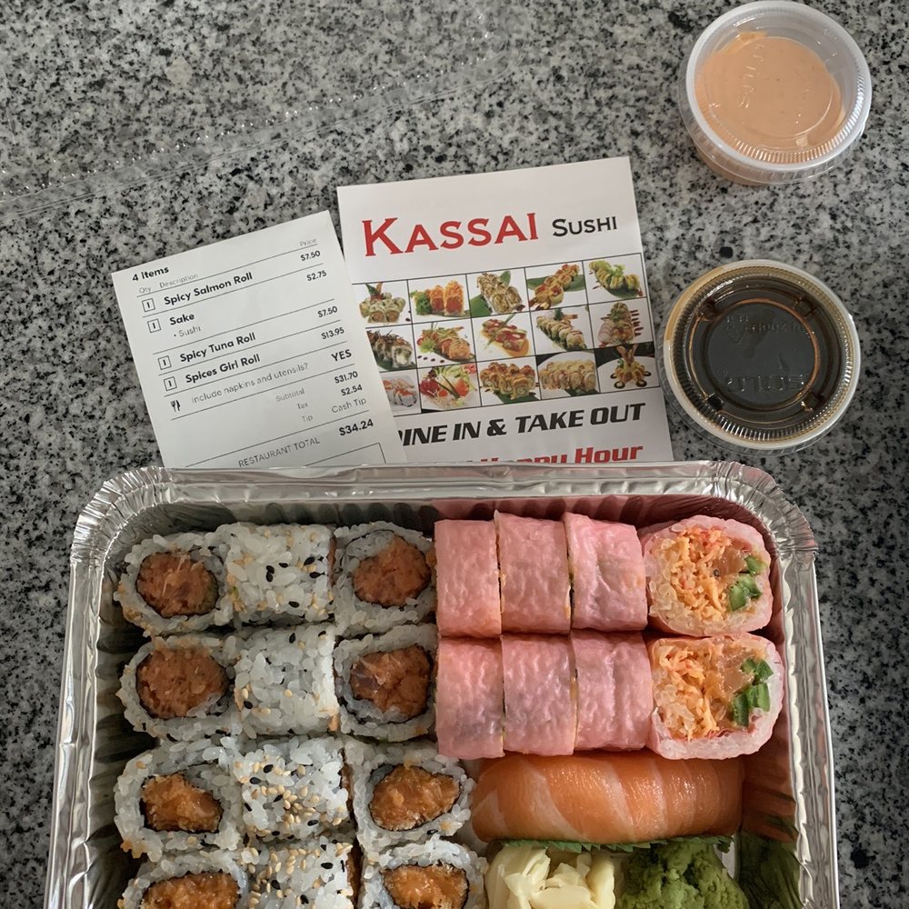 Spicy tuna roll, spicy salmon roll, Spices Girl Roll, salmon nigiri