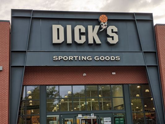 DICK'S Sporting Goods by null