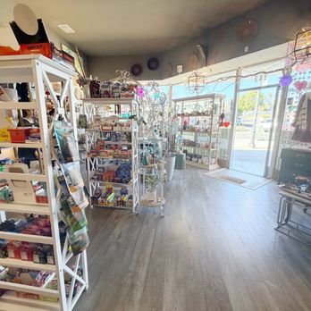 Bungalow 101 - Inside looking towards exit - Home Decor Near Me - Vista, California