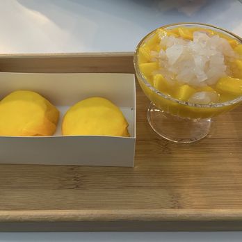 Mango Mango Dessert - Mango pancakes and mango sago with lychee jelly - Desserts Near Me - Chicago, Illinois