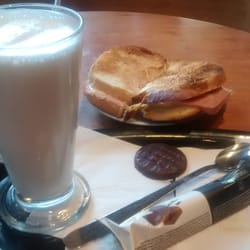 Havanna - Submarino y sandwich en pan de campo