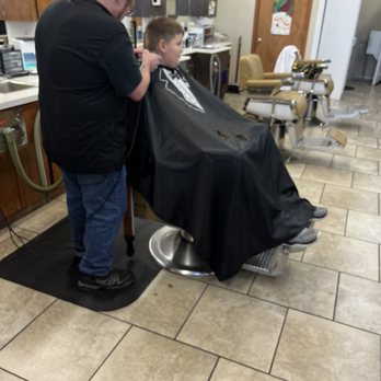 Cross Roads Barber Shop - Barbers Near Me - Longview, Washington Cross Roads Barber Shop - Barbers Near Me - Longview, Washington