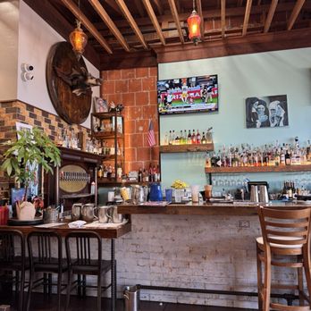 Flying Pig Pub & Kitchen - Bar, TV, great casual decor. - Pubs Near Me - Oceanside, California Flying Pig Pub & Kitchen - Bar, TV, great casual decor. - Pubs Near Me - Oceanside, California